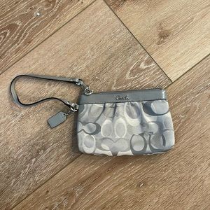 Wristlet coach